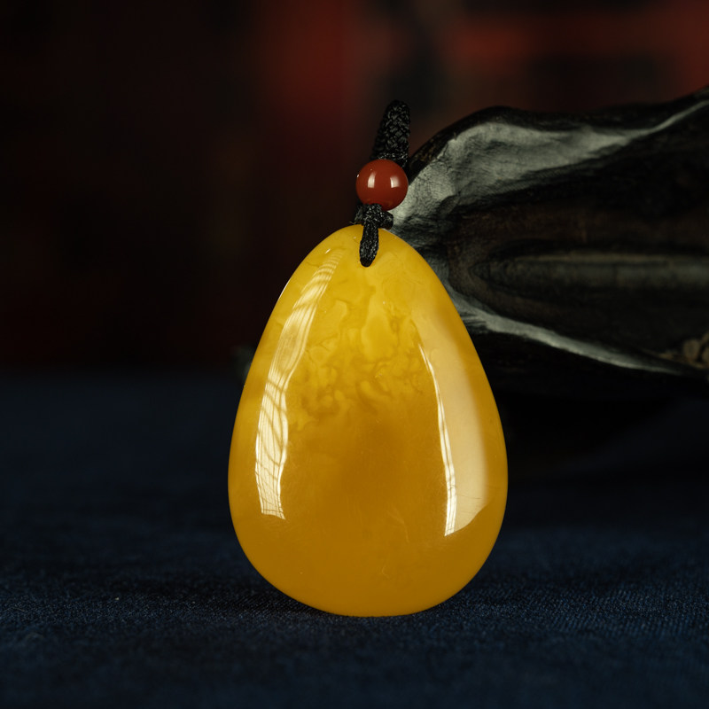 经典水滴，优雅不过时  俄料蜜蜡水滴挂件天然精品琥珀宝石吊坠
