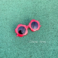 Красный пятилетний цветок