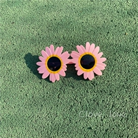 Светло -розовая ромашка