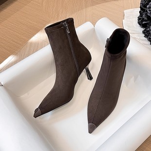 一代佳人2025冬季新款防踢头绒面尖头高跟鞋细跟侧拉链加绒短靴女