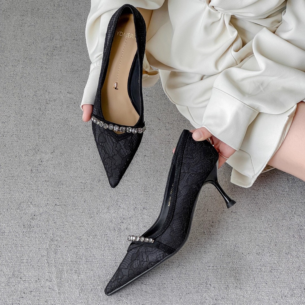 一代佳人2025早秋新款时尚水钻豹纹刺绣尖头高跟鞋浅口细跟单鞋女