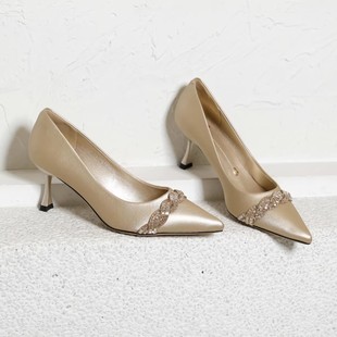 一代佳人2026春季新款时尚水钻金色细跟舒适尖头高跟鞋宴会单鞋女