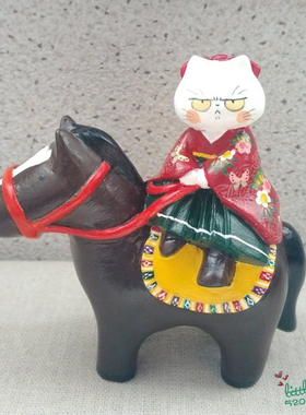 日本代购 骑马的红色和服猫咪 职人手工 传统和风公仔日式摆件