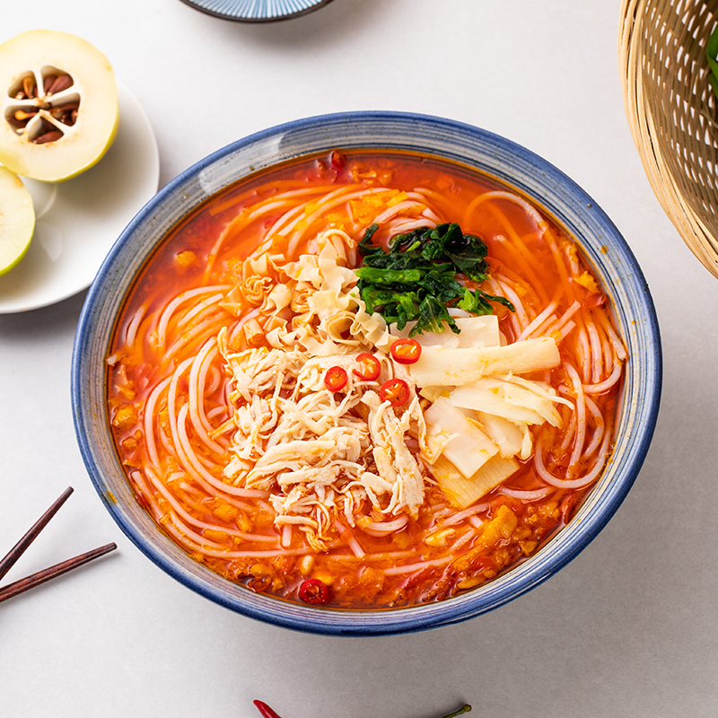 人间喜物木瓜土鸡米线 云南菌香干拌米线 | 酸辣爽口新的云南味道