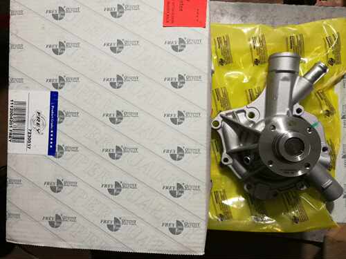 适用于适用于奔驰M111  W203 C200 C230水泵