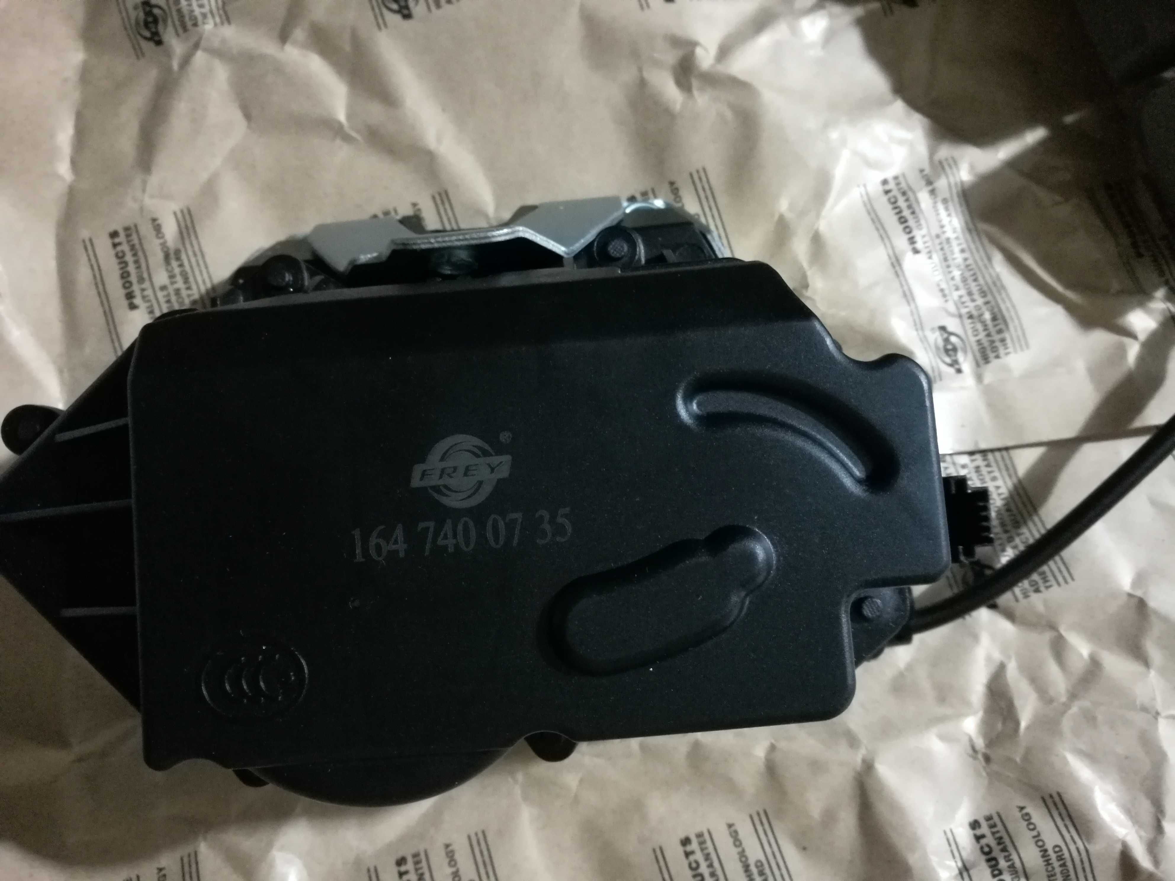 适用奔驰W164 W251 ML350 ML400 尾门锁块 尾盖锁机后门锁机 锁块