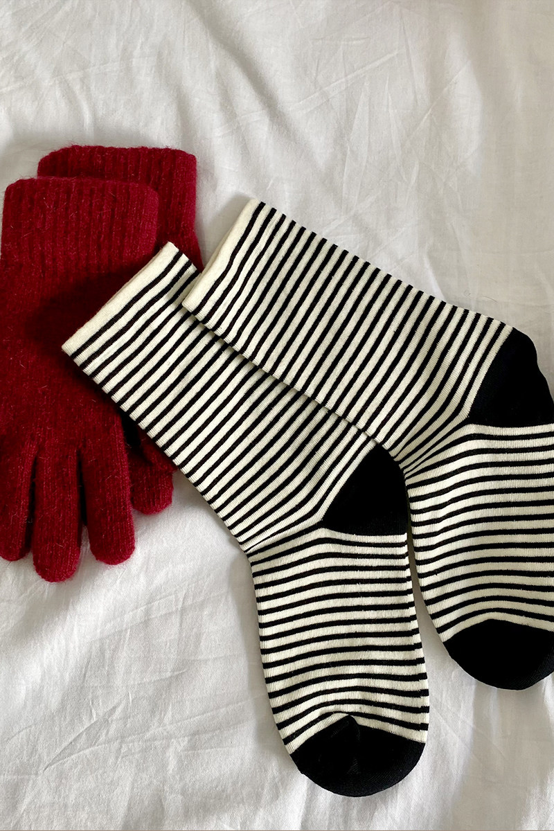 Autumn and winter milk tea-colored striped mid-calf socks, Korean style ins simple and plain basic cotton school style pile socks thumbnail 2