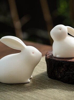 陶瓷可爱小兔子摆件玉兔一对 桌面车载迷你装饰品兔年吉祥物礼物