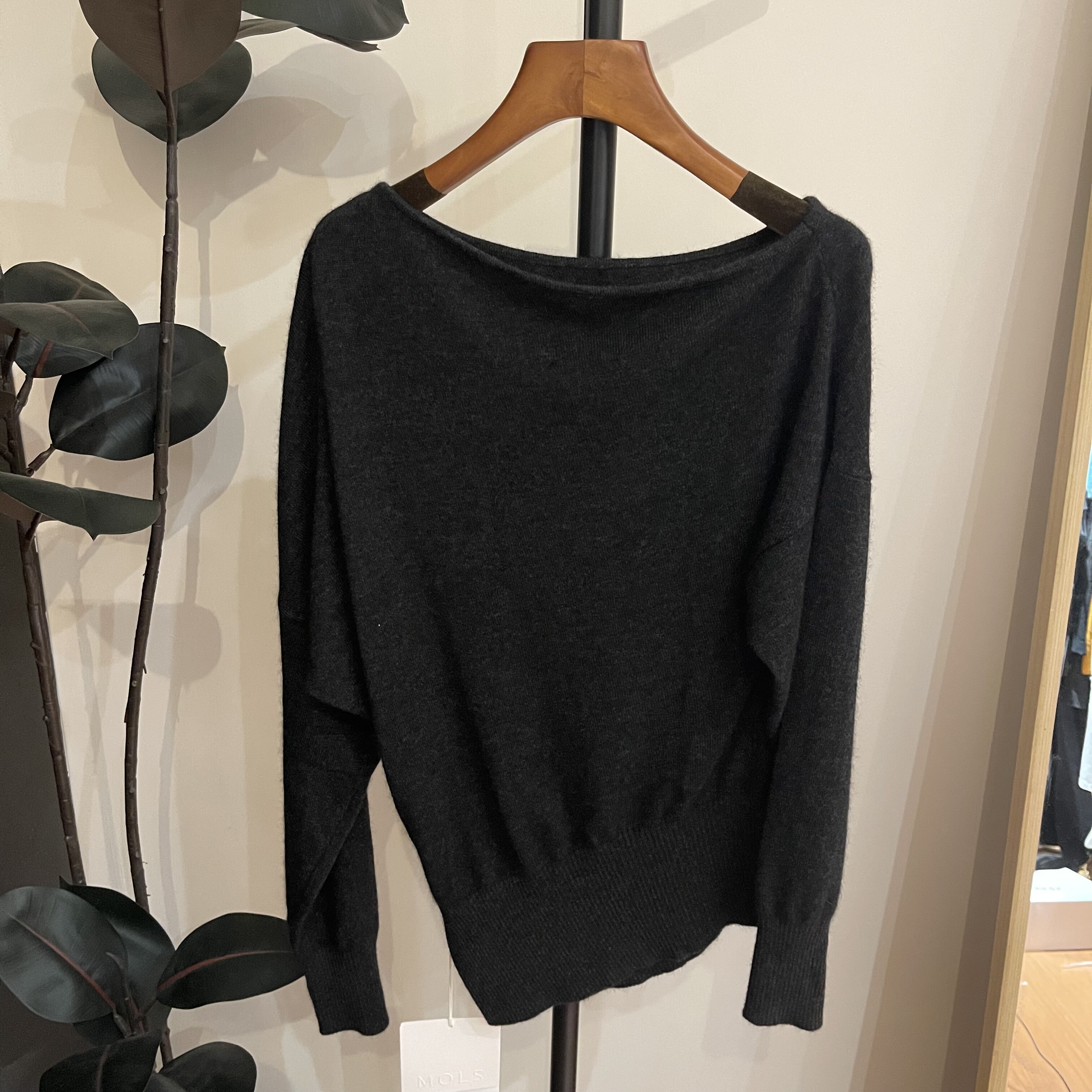 MOLS 韩系秋新款洋气百搭显瘦一字领羊毛针织衫女宽松浣熊绒上衣