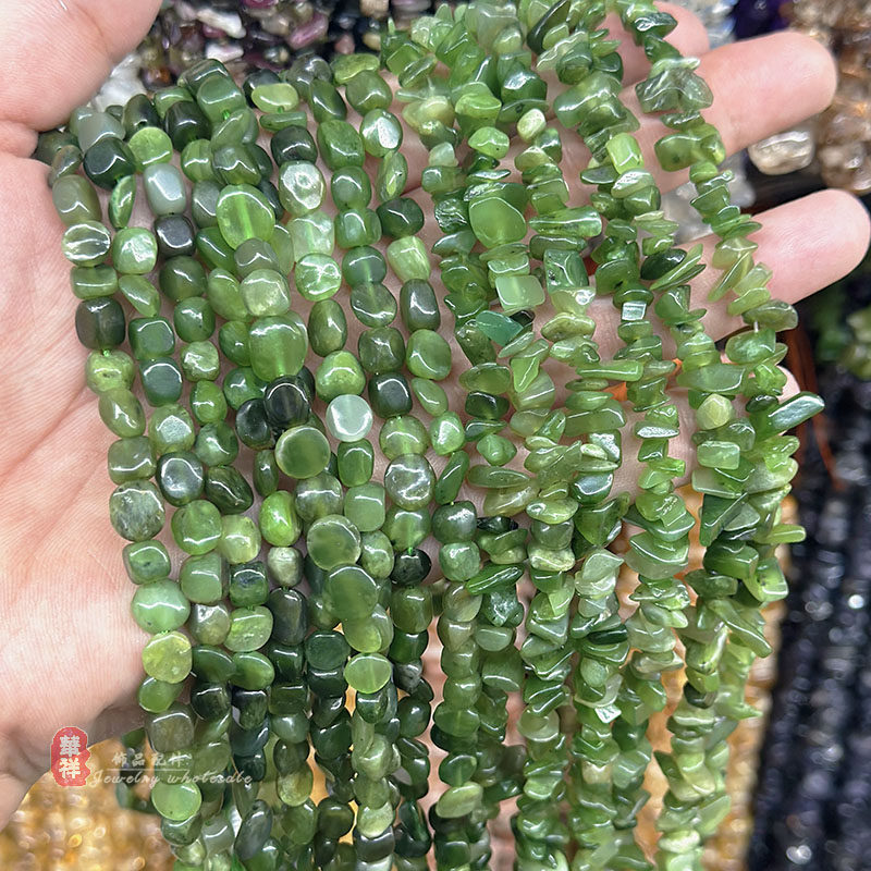 碧玉直孔随形碎石散珠图片