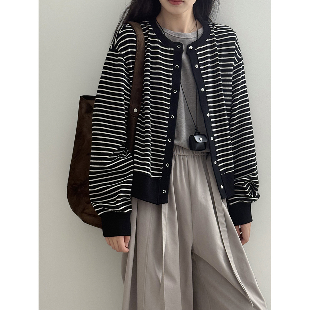 言双 简约圆领小按扣条纹针织开衫女 秋季宽松显瘦开衫上衣20199