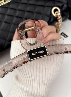 茶灰色黑牌字母大号抓夹女2026新款高级感气质盘发鲨鱼夹发夹头饰