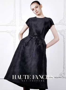 小黑裙 HAUTE FANCIES后构想 | 黑色法式高密褶圆领收腰连衣裙