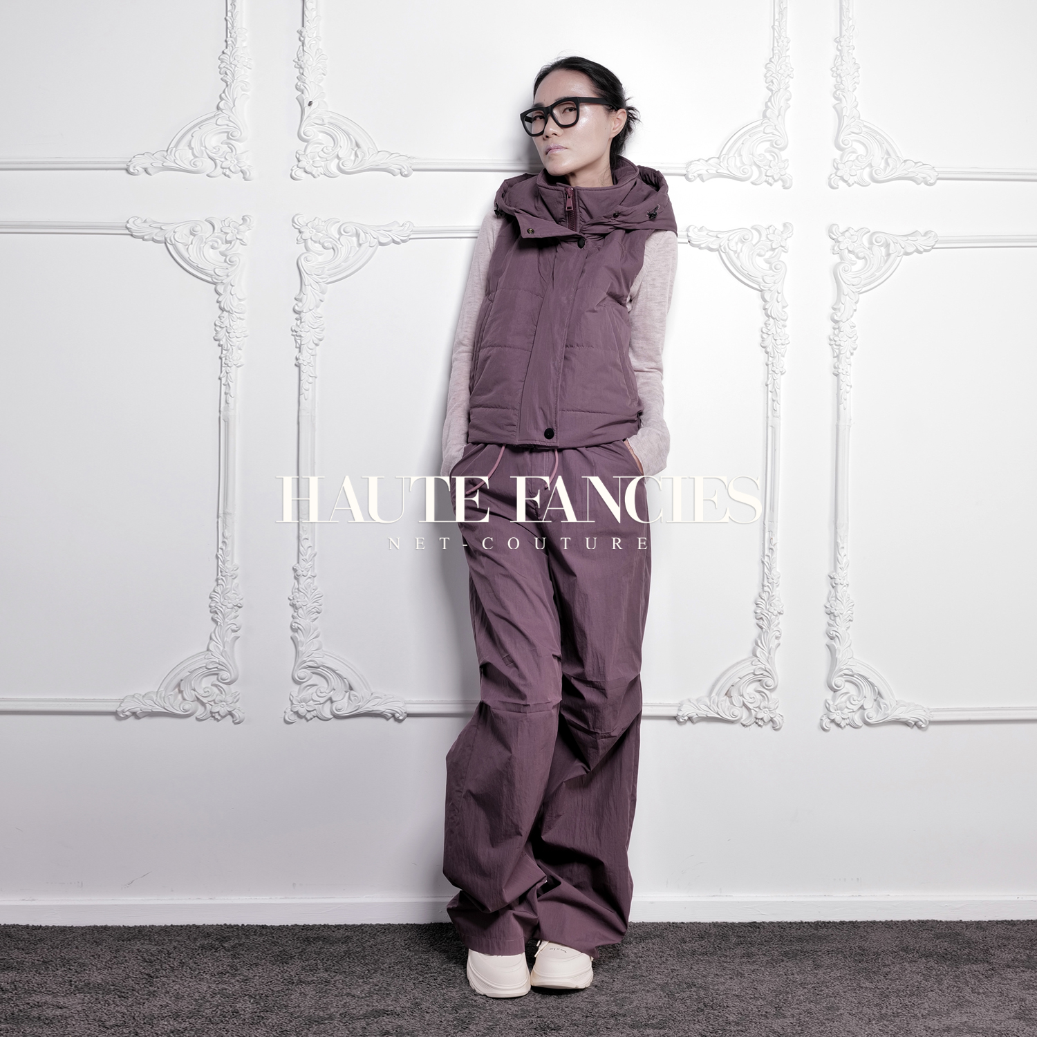 紫色连帽无袖背心式羽绒棉夹克