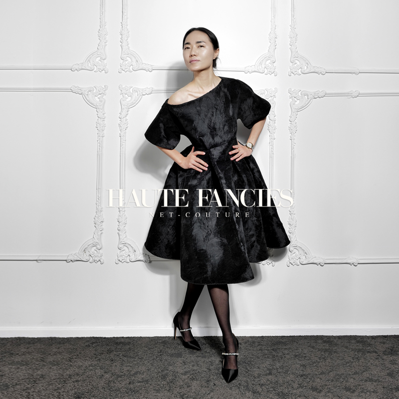 千褶立裁斜肩黑色连衣裙25秋新品