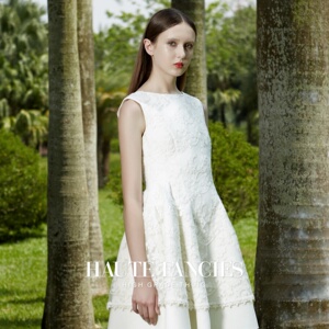 象牙白 HAUTE FANCIES后构想｜法式优雅浮雕蕾丝收腰A摆连衣裙