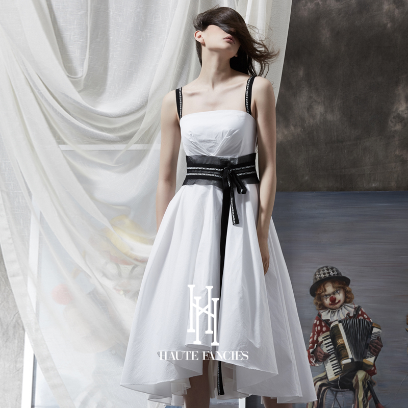 小白裙后构想纯白高腰大摆连衣裙