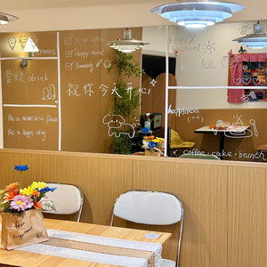 网红涂鸦镜子墙面装饰咖啡角氛围布置打卡拍照区造场景餐饮店酒吧