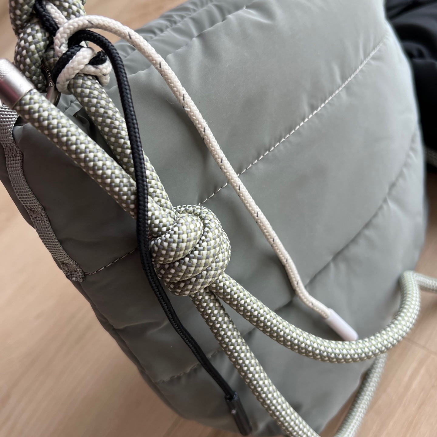 ponkey 秋冬氛围感单品～高级感多功能斜挎手提云朵包泡芙水桶包