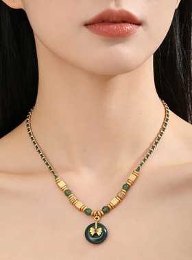 娜啦新中式绿玉髓项链女轻奢复古锁骨链感吊坠毛衣链配饰