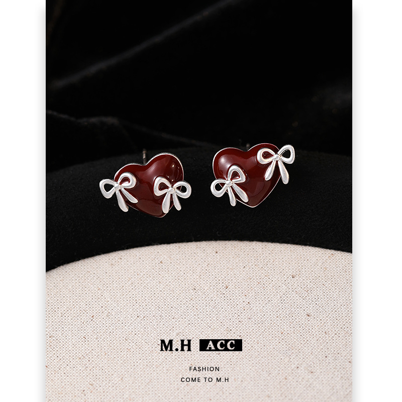 秋冬新款爱心蝴蝶结耳环女款甜美时尚百搭感925银针耳钉耳饰