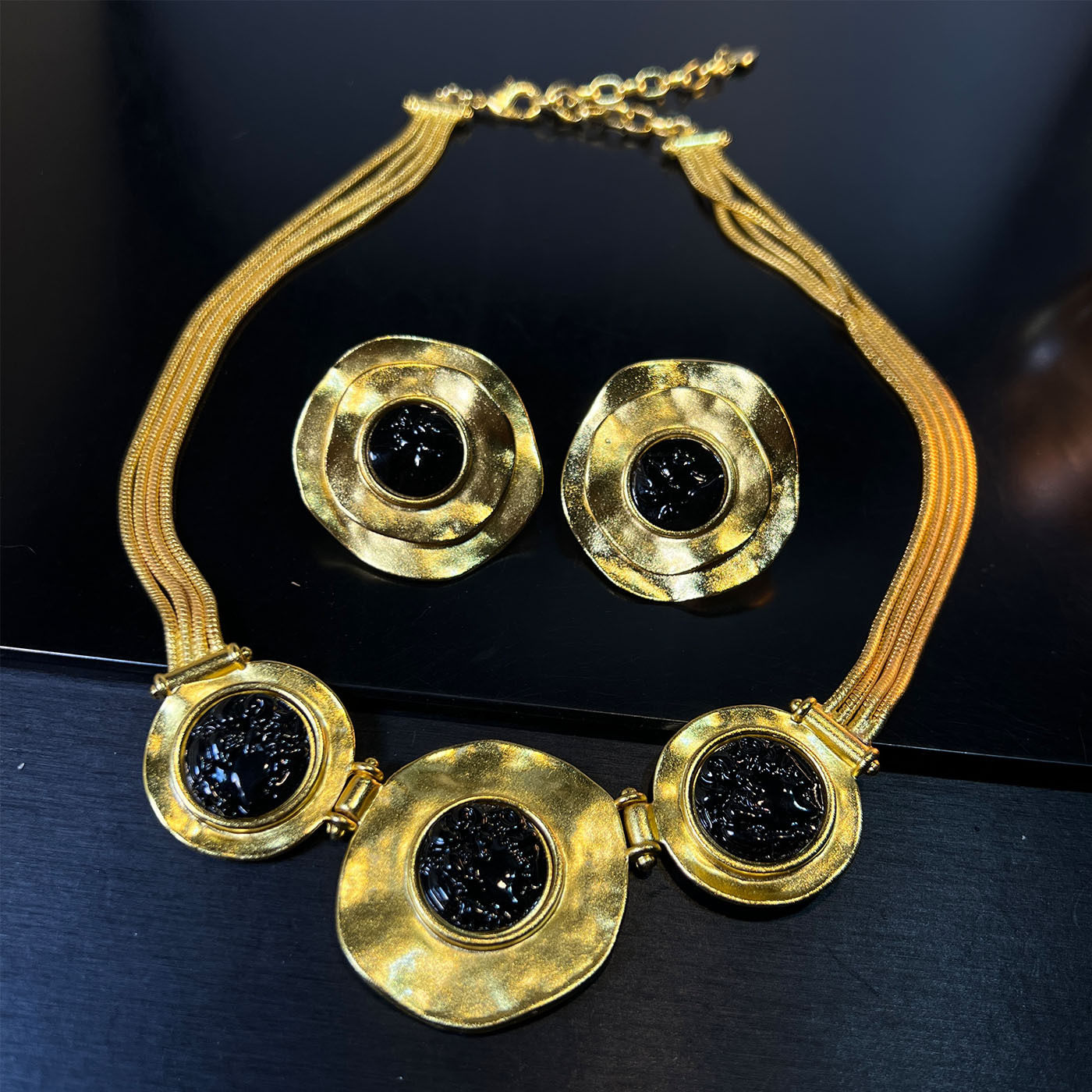 复古亚光金人头简约 中古vintage黑金撞色饰品套装宫廷古典麻花纹