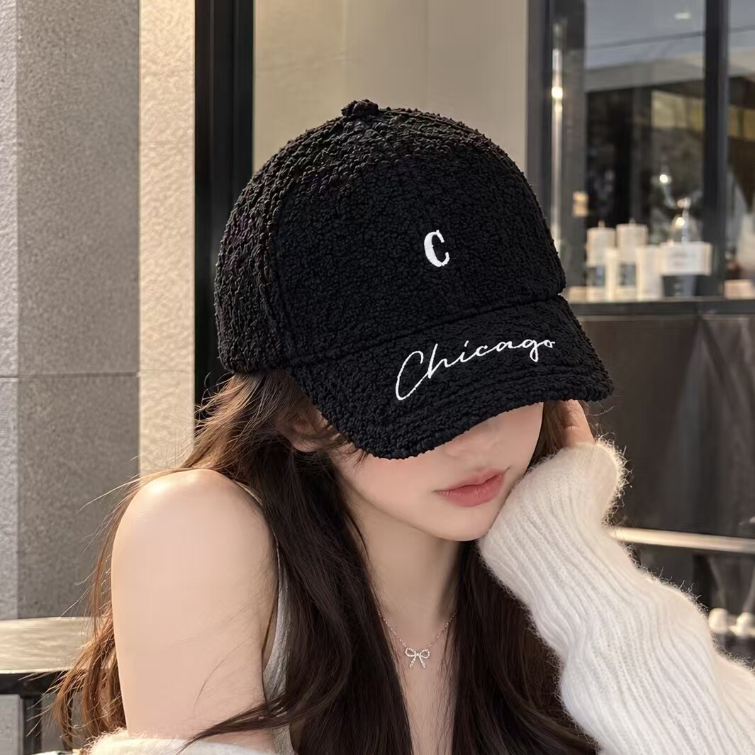 韩国代购羊羔毛质地 C字母刺绣棒球帽女秋冬加厚保暖时尚鸭舌帽子