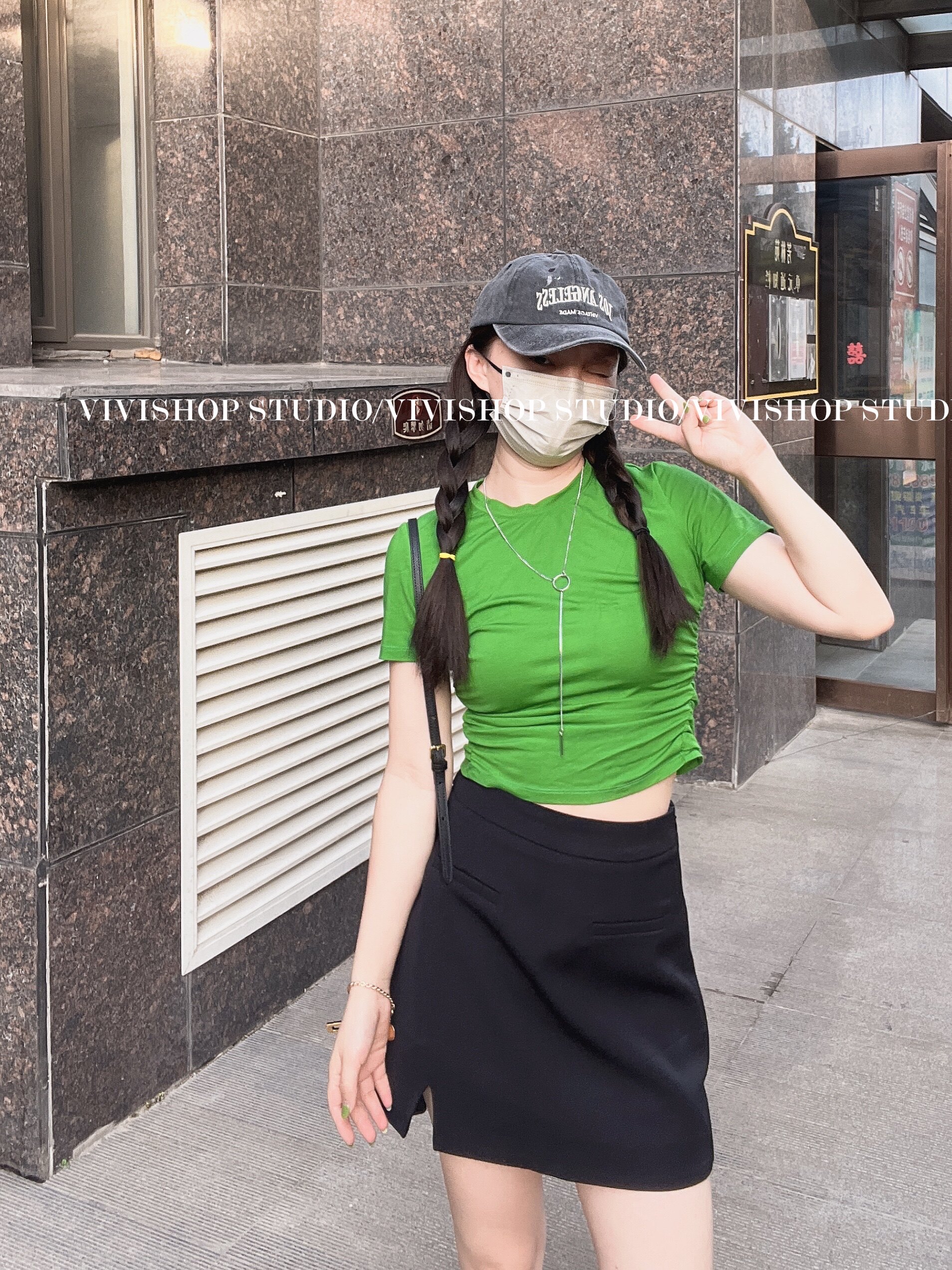VIVISHOP特价不退换！牛油果色圆领弹性修身显瘦性感短袖打底