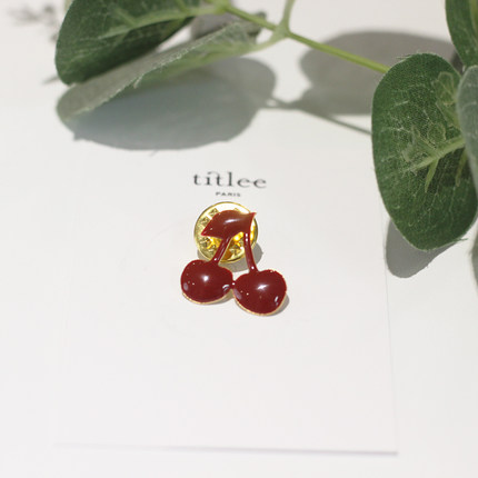 巴黎Titlee 马卡龙少女可爱樱桃别针珐琅彩萌萌哒海豚胸针现货