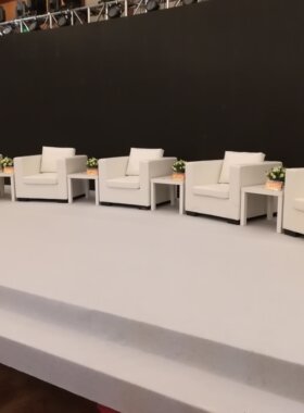 成都金美桌椅租赁提供会议沙发，单人沙发出租 白色皮沙发租赁