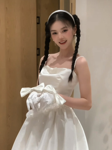 法式缎面短款抹胸白色订婚礼服