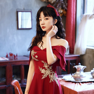 一字肩敬酒服新娘高级感大气订婚礼服连衣裙女小个子出阁宴回门服