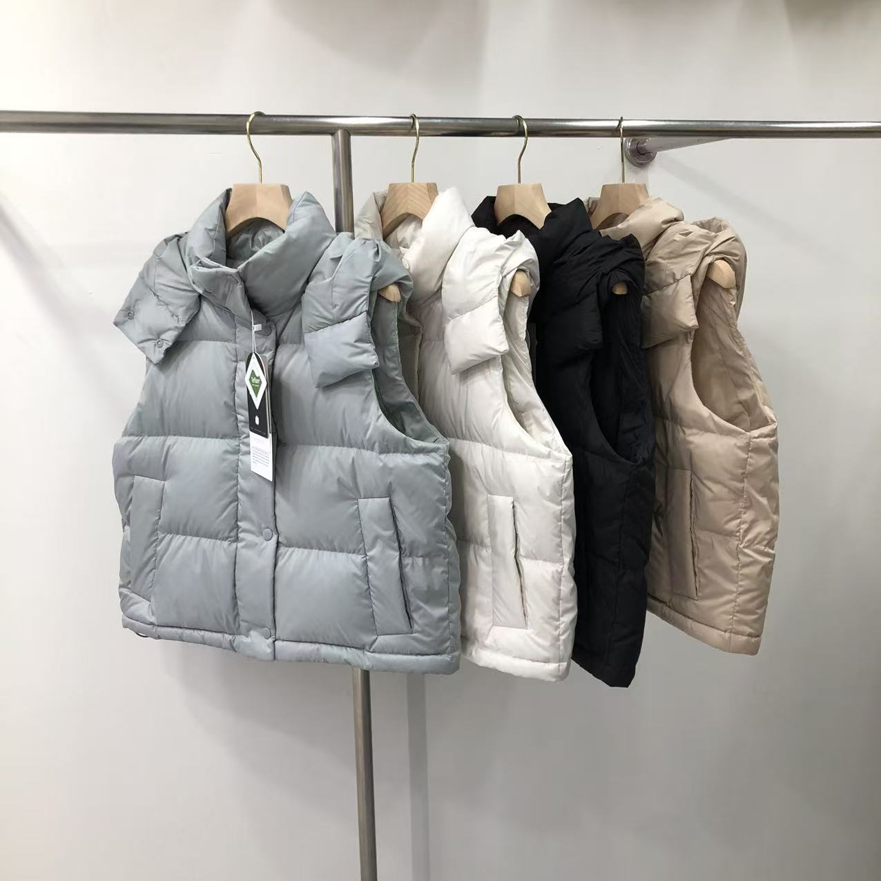 MunchLanT泡芙四格90白鸭绒可拆卸帽加厚羽绒马甲女短款轻便保暖