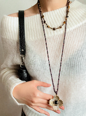 复古金属肌理扶桑花项链