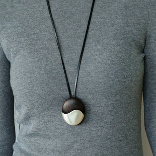 TU家小众设计两级黑檀木拉丝银色吊坠皮绳长项链复古百搭毛衣链女