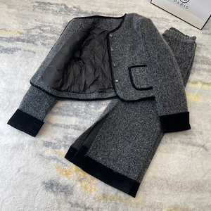 灰色小香风羽绒服套装女冬季2023新款拼接羊毛短外套半身裙两件套