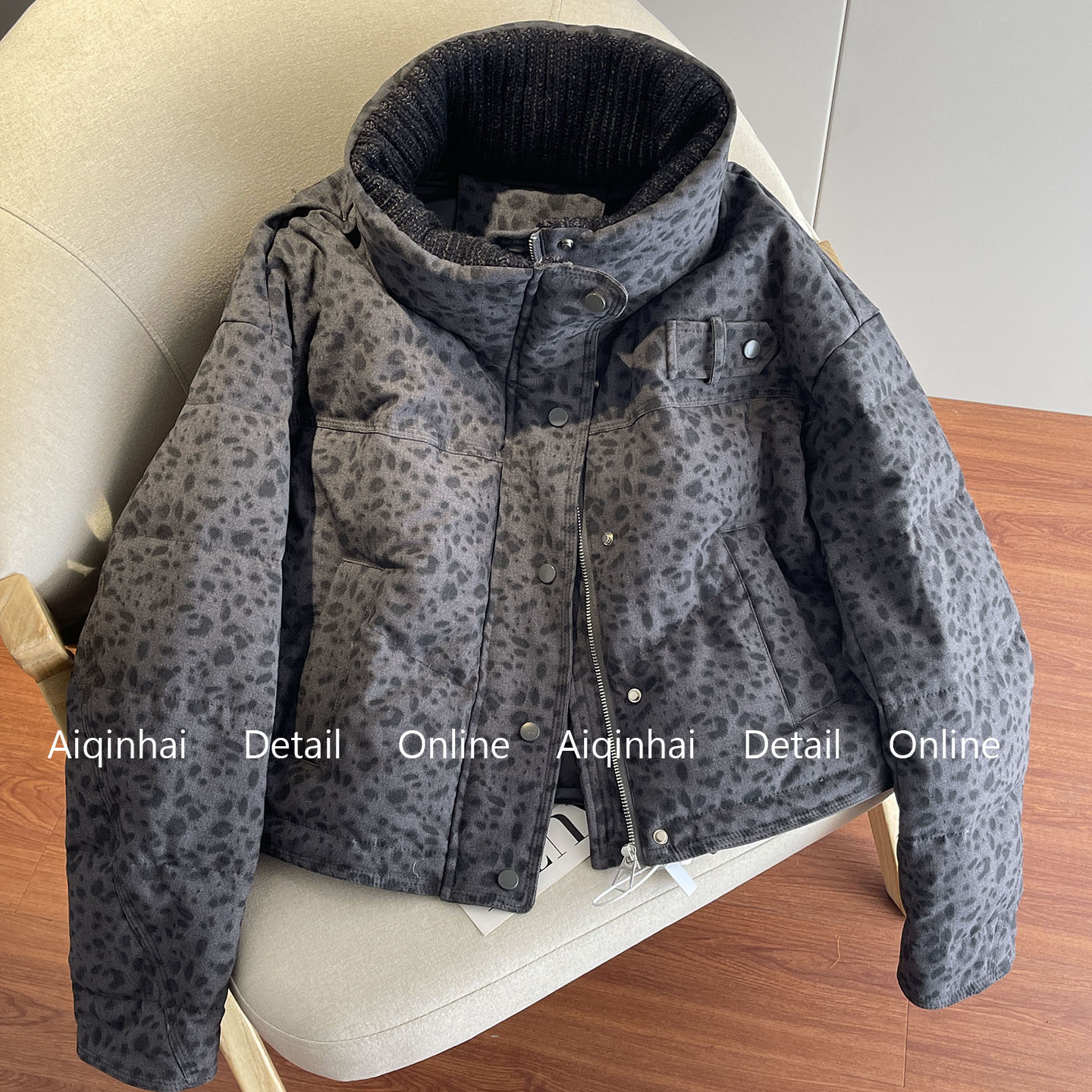 灰色豹纹短款羽绒服女款2025新款美式复古小个子立领白鸭绒厚外套