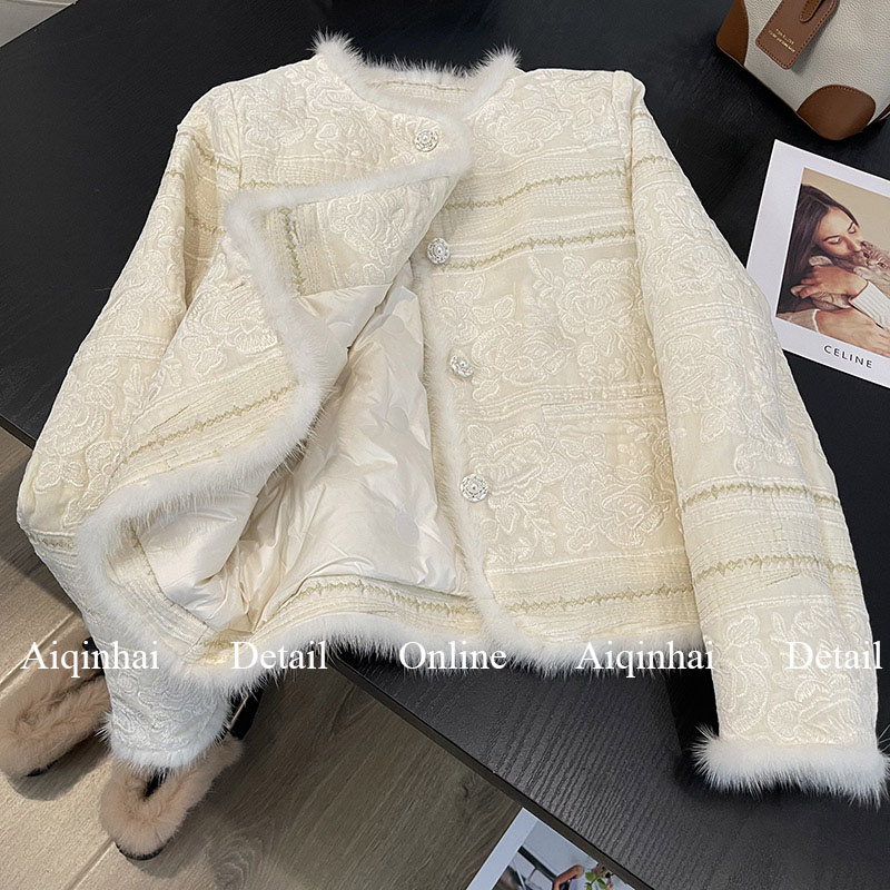 重工刺绣水貂毛小香风羽绒服