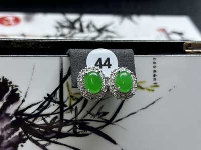 天然缅甸翡翠A货耳钉高冰透缅甸蛋面耳饰耳坠帝王绿耳环18K金镶嵌