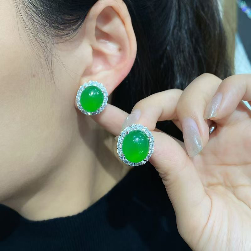 天然缅甸翡翠A货冰种阳绿大蛋面耳钉925银镶嵌女耳环冰种辣绿耳饰