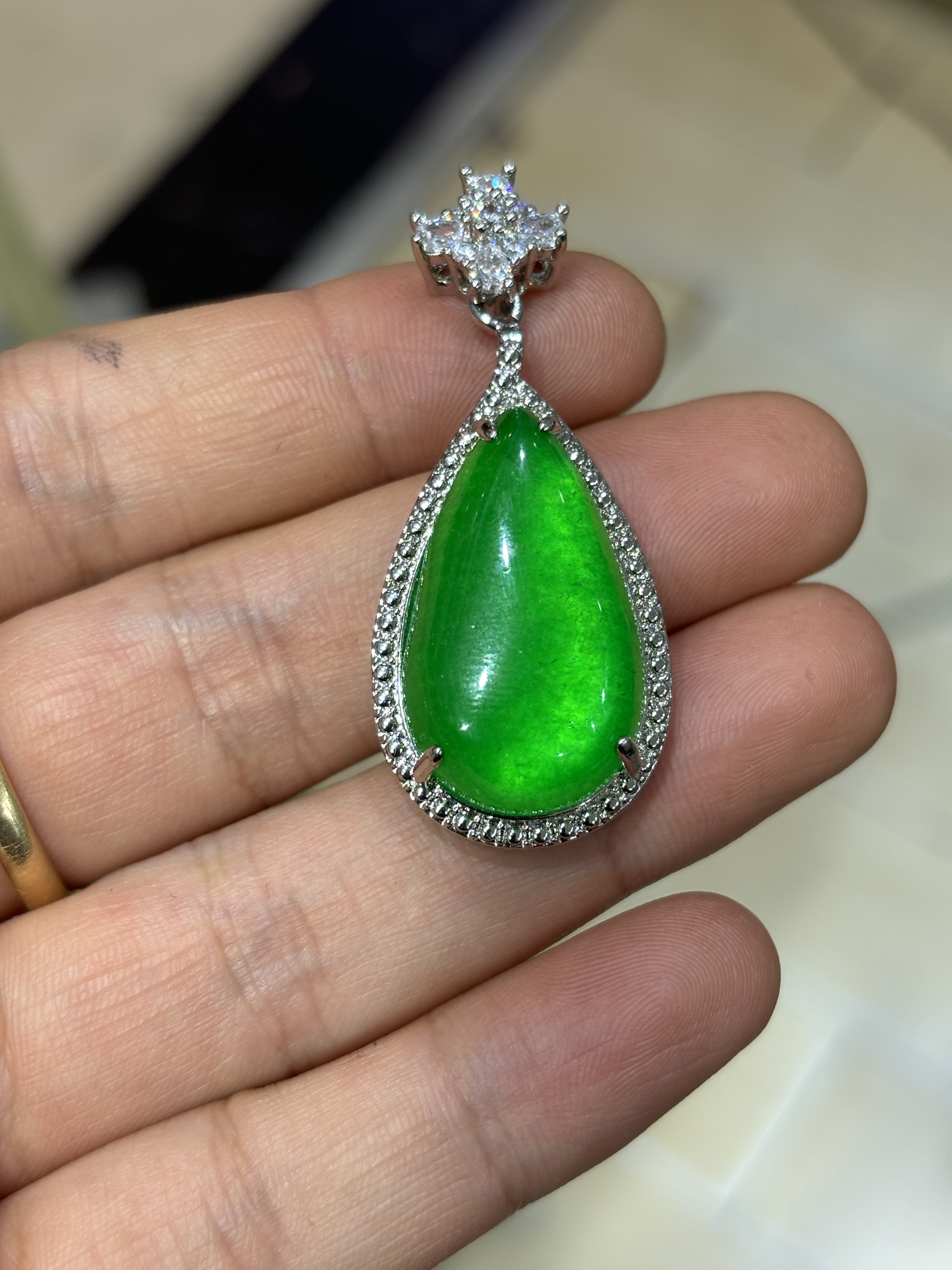 天然缅甸翡翠帝王绿翡翠水滴吊坠女款银项链满绿水滴冰种玉坠挂件