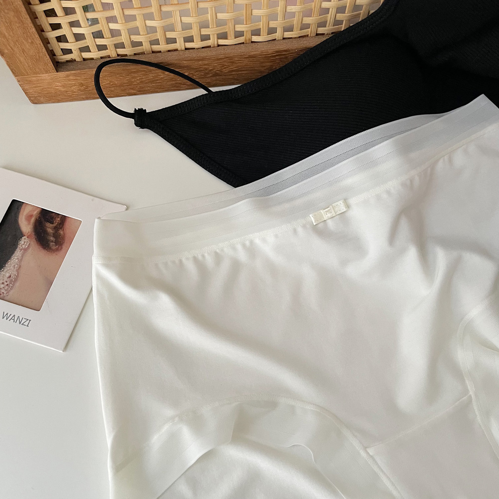 80s莫代尔奶油肌桑蚕丝内裤女舒适裸感简约弹力大中腰包臀三角裤