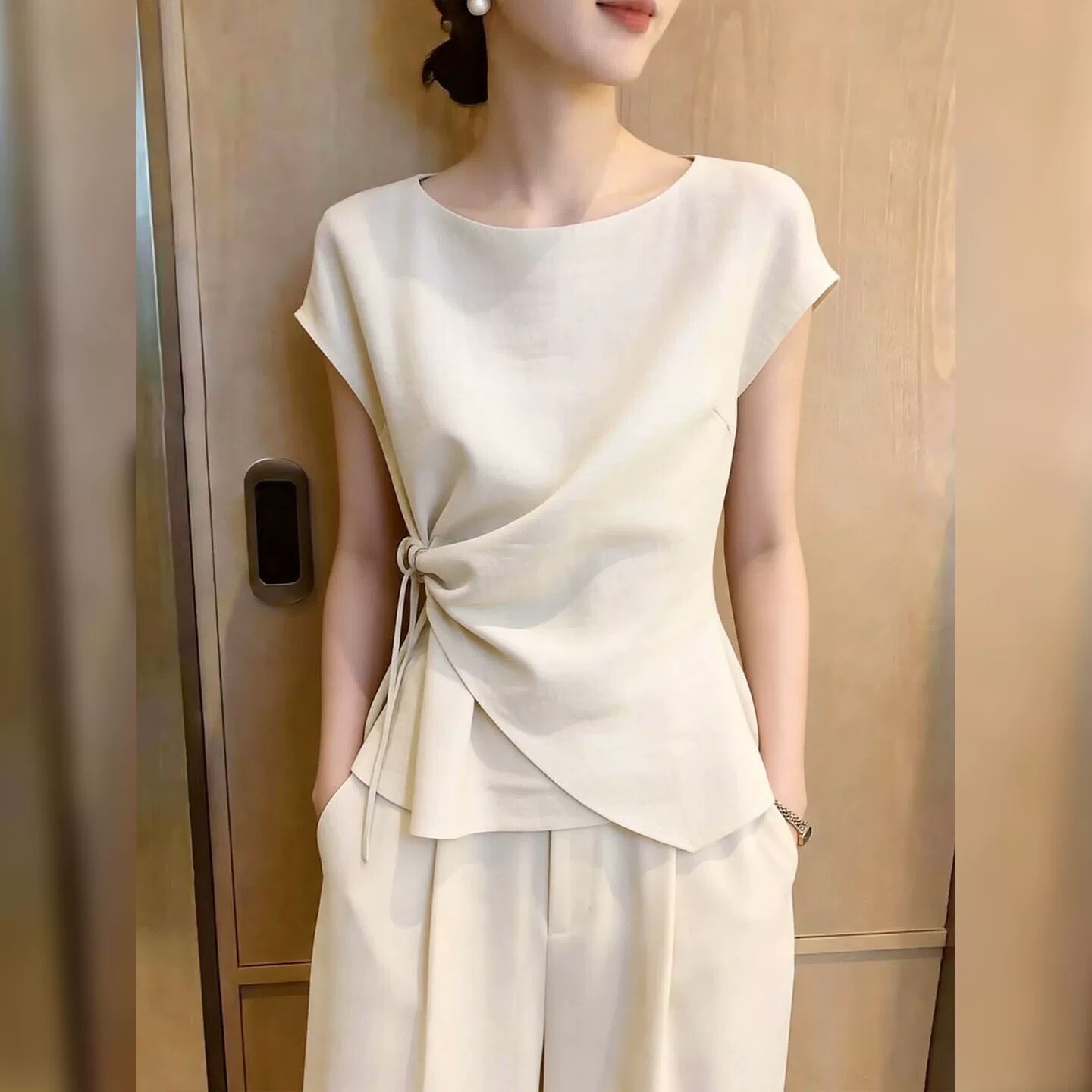2026年夏季新品女米白色上衣温柔气质知性精致漂亮高级感简约短袖