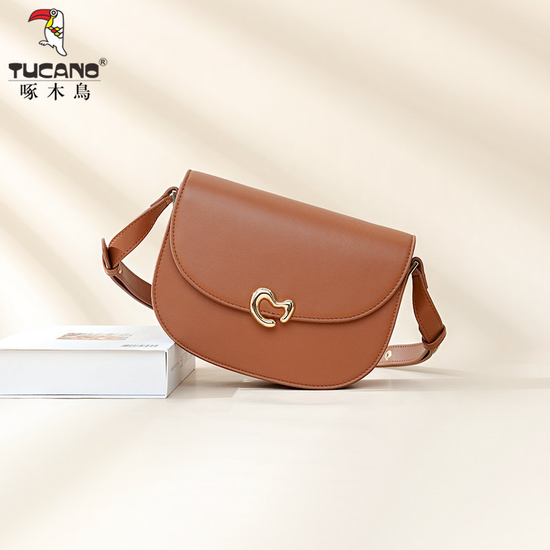 啄木鸟女包2023新款单肩包真皮斜挎包夏季腋下包质感贝壳小包包女