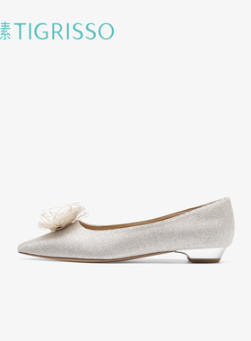 蹀愫显瘦尖头珍珠花朵平底甜美浅口单鞋女TA54520-80