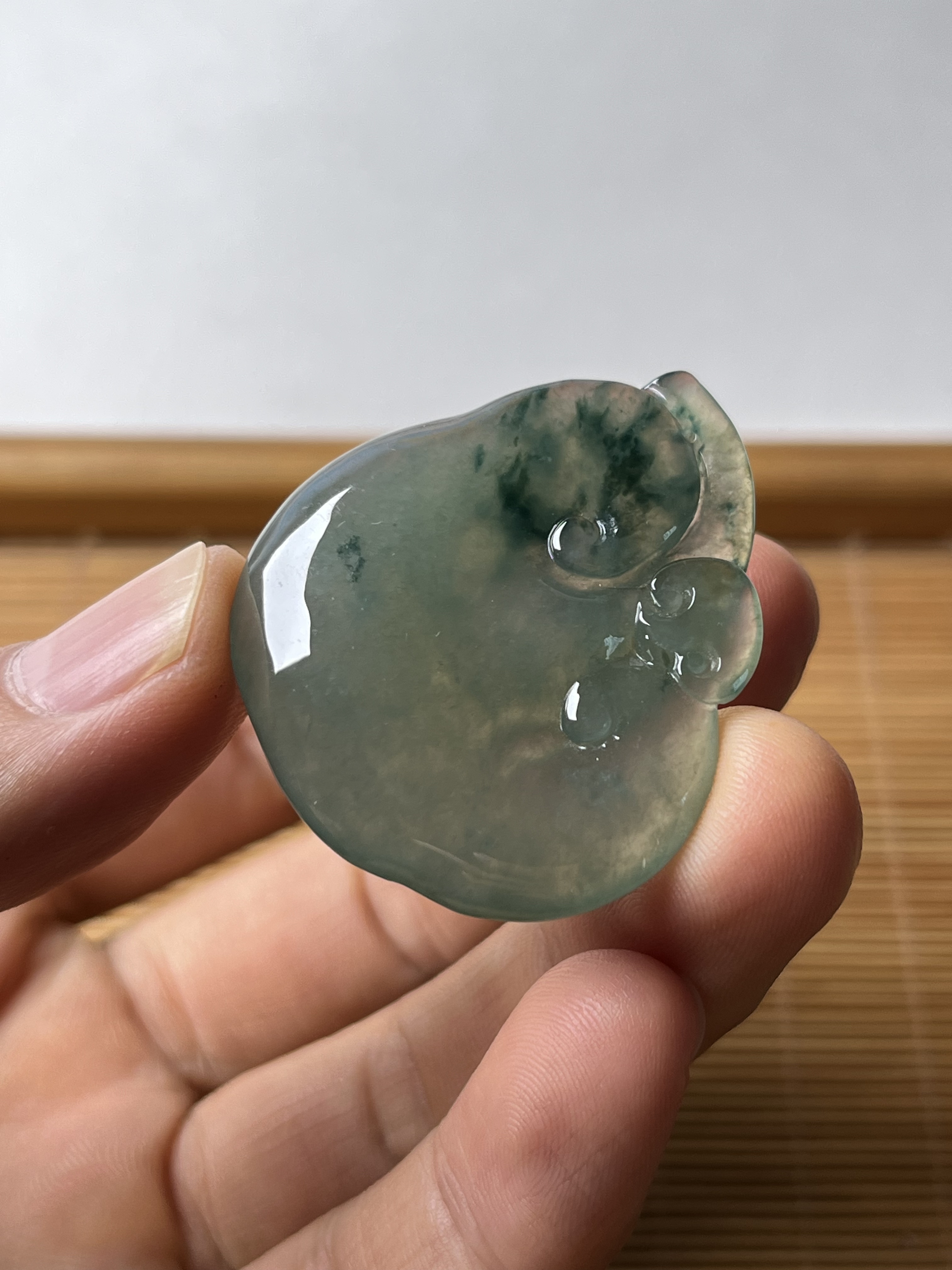 缅甸天然翡翠A货冰种飘花起荧光老种如意吊坠挂件带证书