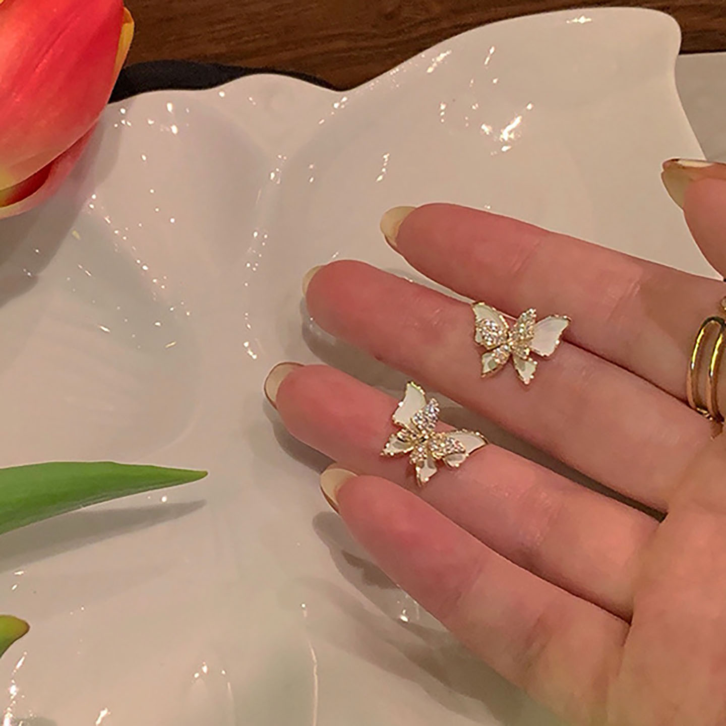 奶甜家 纯欲氛围感立体蝴蝶耳钉甜美仙气温柔风耳环三亚度假耳饰