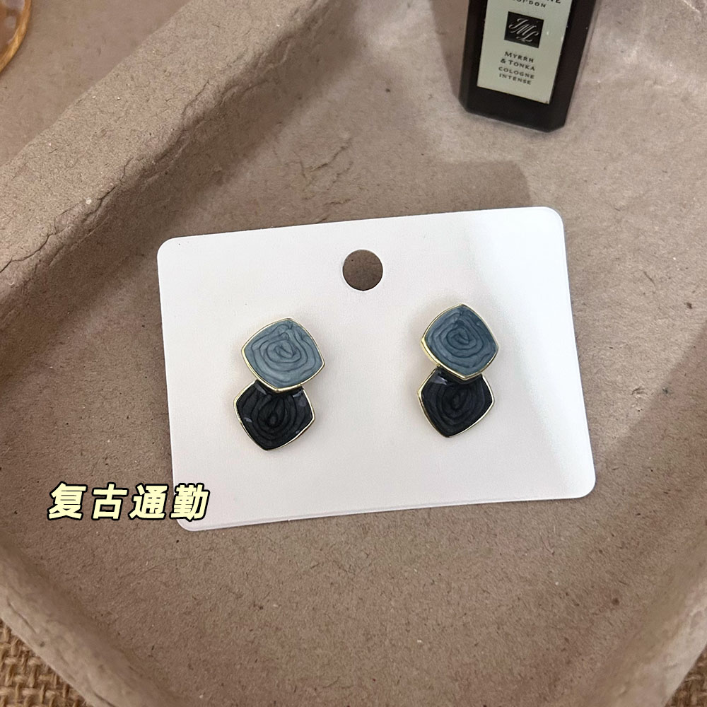蓝色菱形几何耳环显白日常
