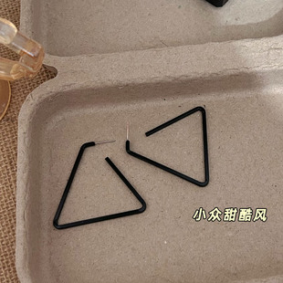 【奶甜家】小众不撞款复古黑色三角形耳环甜酷辣妹高级感简约耳饰