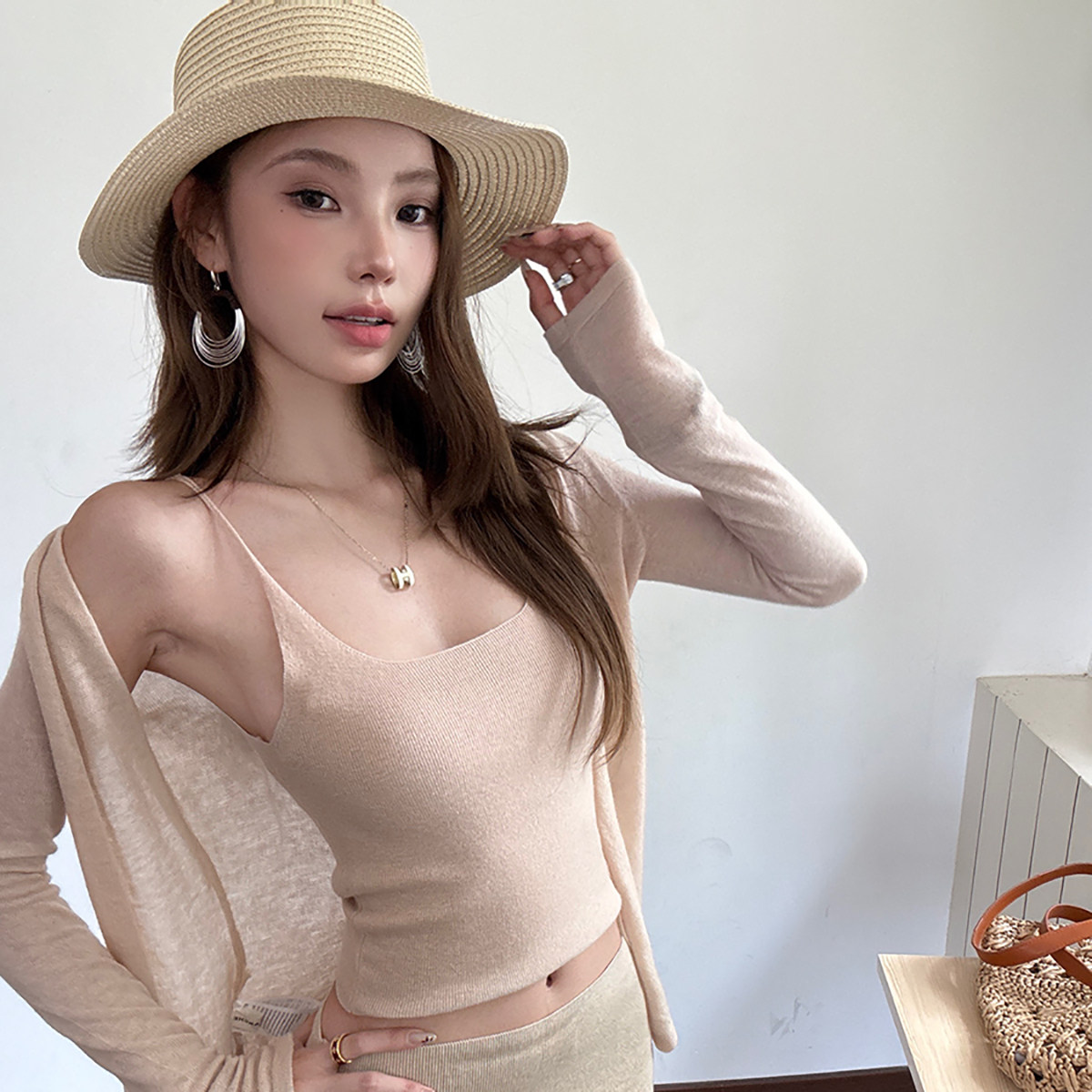 莉莉周 舒适羊毛系列 芭蕾日常感杏色针织开衫吊带背心春夏套装女图片